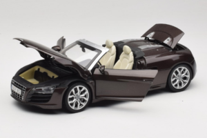 Audi R8 5.2 Spyder Teak Brown Kyosho 1:18 5010918525 Métal Moulé — image 2 sur 8