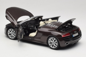 Audi R8 5.2 Spyder Teak Brown Kyosho 1:18 5010918525 Métal Moulé — image 5 sur 8