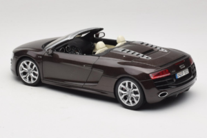 Audi R8 5.2 Spyder Teak Brown Kyosho 1:18 5010918525 Métal Moulé — image 7 sur 8