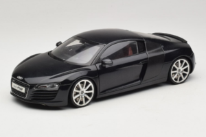 Audi R8 Noir Kyosho 1:18 09213BK Métal Moulé