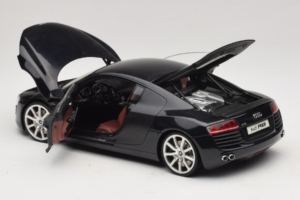 Audi R8 Noir Kyosho 1:18 09213BK Métal Moulé — image 5 sur 8