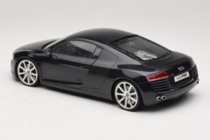Audi R8 Noir Kyosho 1:18 09213BK Métal Moulé — image 7 sur 8