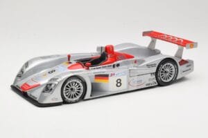 Audi R8 LMP900 #8 Audi Sport Team Joest F. Biela / E. Pirro / T. Kristensen 24 Hours of Le Mans 2000 Maisto 1:18 38899 Métal 
