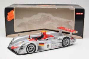 Audi R8 LMP900 #8 Audi Sport Team Joest F. Biela / E. Pirro / T. Kristensen 24 Hours of Le Mans 2000 Maisto 1:18 38899 Métal  — image 6 sur 6