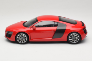 Audi R8 Rouge Kyosho 1:18 09213R Métal Moulé — image 4 sur 8