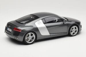 Audi R8 Type 42 4.2 Daytona Grey Kyosho 1:18 5010618425 Métal Moulé — image 3 sur 8