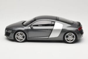 Audi R8 Type 42 4.2 Daytona Grey Kyosho 1:18 5010618425 Métal Moulé — image 4 sur 8