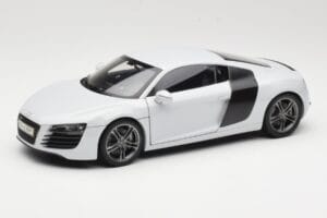 Audi R8 Type 42 Suzuka Grey Kyosho 1:18 09213SG Métal Moulé