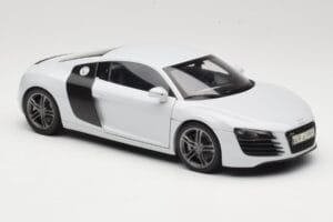 Audi R8 Type 42 Suzuka Grey Kyosho 1:18 09213SG Métal Moulé — image 6 sur 8