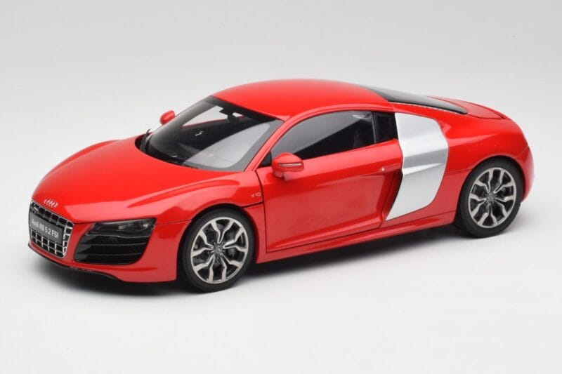 Audi R8 V10 Brilliant Rouge Kyosho 1:18 09216RR Métal Moulé