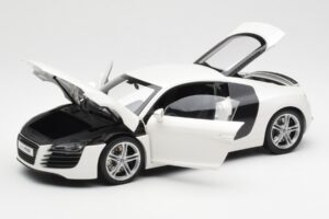 Audi R8 Type 42 Blanc Kyosho 1:18 09213W Métal Moulé — image 2 sur 8