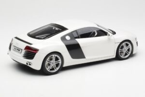 Audi R8 Type 42 Blanc Kyosho 1:18 09213W Métal Moulé — image 3 sur 8