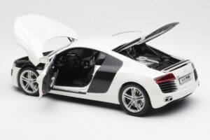 Audi R8 Type 42 Blanc Kyosho 1:18 09213W Métal Moulé — image 5 sur 8