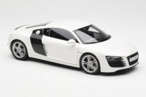 Audi R8 Type 42 Blanc Kyosho 1:18 09213W Métal Moulé — image 6 sur 8