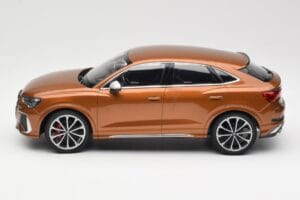 Audi RS Q3 Sportback 8U Brown Metallic Minichamps 1:18 155018104 Métal Moulé — image 3 sur 6