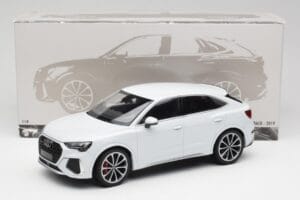 Audi RS Q3 F3 Sportback Glacier White Metallic Minichamps 1:18 155018105 Métal Moulé — image 6 sur 6