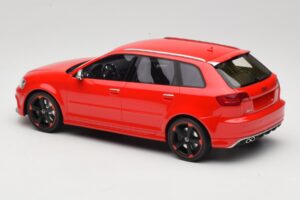 Audi RS3 8P Sportback Rouge DNA 1:18 DNA000056 Résine — image 5 sur 6