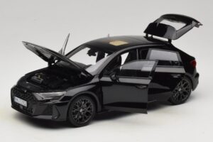 Audi RS3 8Y Sportback Myth Black Norev 1:18 188388 Métal Moulé — image 2 sur 8