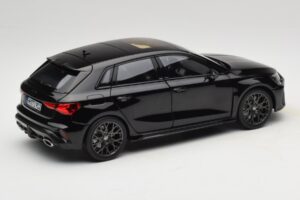 Audi RS3 8Y Sportback Myth Black Norev 1:18 188388 Métal Moulé — image 3 sur 8