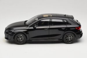 Audi RS3 8Y Sportback Myth Black Norev 1:18 188388 Métal Moulé — image 4 sur 8