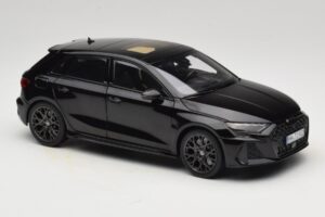 Audi RS3 8Y Sportback Myth Black Norev 1:18 188388 Métal Moulé — image 6 sur 8