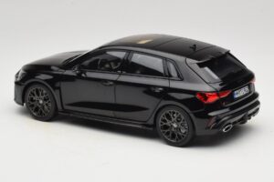 Audi RS3 8Y Sportback Myth Black Norev 1:18 188388 Métal Moulé — image 7 sur 8