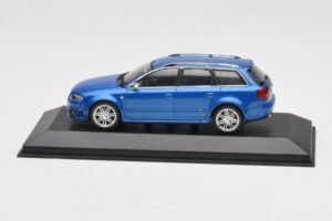 Audi RS4 B7 Avant Blue Metallic Minichamps 1:43 AUDI010 Métal Moulé