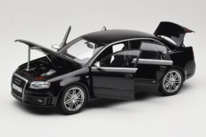 Audi RS4 B7 Sedan Phantom Black Minichamps 1:18 5010509115 Métal Moulé — image 2 sur 8