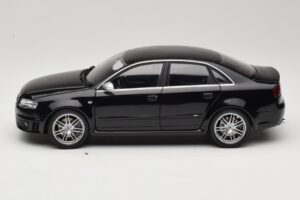 Audi RS4 B7 Sedan Phantom Black Minichamps 1:18 5010509115 Métal Moulé — image 4 sur 8