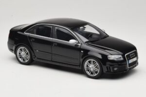 Audi RS4 B7 Sedan Phantom Black Minichamps 1:18 5010509115 Métal Moulé — image 6 sur 8
