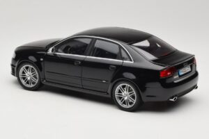 Audi RS4 B7 Sedan Phantom Black Minichamps 1:18 5010509115 Métal Moulé — image 7 sur 8