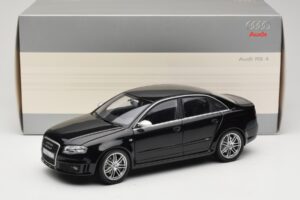 Audi RS4 B7 Sedan Phantom Black Minichamps 1:18 5010509115 Métal Moulé — image 8 sur 8