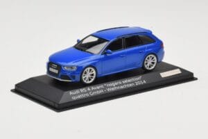 Audi RS4 B8 Avant Nogaro Blue Sélection de Noël 2014 Minichamps 1:43 AUDI003 Métal Moulé — image 2 sur 4
