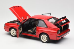 Audi Sport Quattro Rouge Édition Concessionnaire AUTOart 1:18 5030400205 Métal Moulé — image 5 sur 8