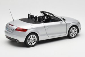 Audi TT 8J Roadster Argent Clair Minichamps 1:18 5010500515 Métal Moulé — image 3 sur 8