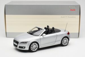 Audi TT 8J Roadster Argent Clair Minichamps 1:18 5010500515 Métal Moulé — image 8 sur 8