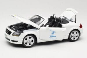 Audi TT 8N Cabriolet Blanc Maisto 1:18 56065 Métal Moulé — image 2 sur 8