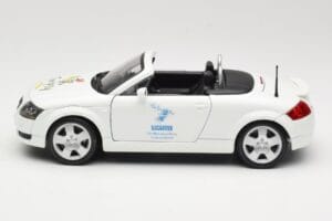 Audi TT 8N Cabriolet Blanc Maisto 1:18 56065 Métal Moulé — image 4 sur 8