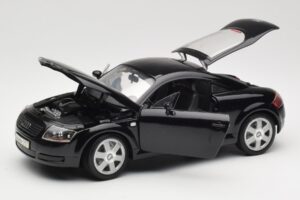 Audi TT 8N Noir Revell 1:18 08953 Métal Moulé — image 2 sur 8
