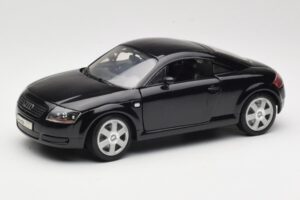 Audi TT 8N Noir Revell 1:18 08953 Métal Moulé