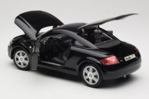 Audi TT 8N Noir Revell 1:18 08953 Métal Moulé — image 5 sur 8