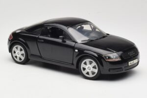 Audi TT 8N Noir Revell 1:18 08953 Métal Moulé — image 6 sur 8