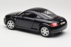 Audi TT 8N Noir Revell 1:18 08953 Métal Moulé — image 7 sur 8