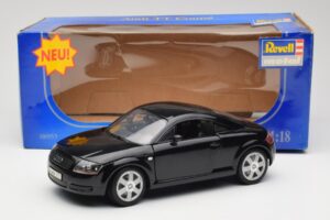 Audi TT 8N Noir Revell 1:18 08953 Métal Moulé — image 8 sur 8