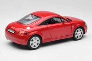 Audi TT 8N Coupe Rouge Revell 1:18 89909092 Métal Moulé — image 3 sur 8