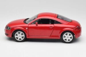Audi TT 8N Coupe Rouge Revell 1:18 89909092 Métal Moulé — image 4 sur 8