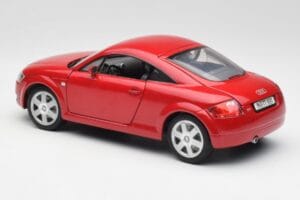 Audi TT 8N Coupe Rouge Revell 1:18 89909092 Métal Moulé — image 7 sur 8
