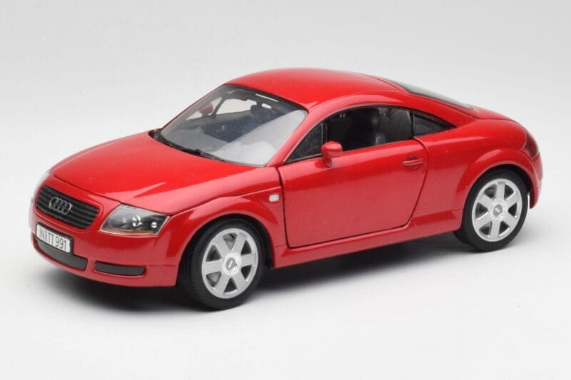 Audi TT 8N Coupe Rouge Revell 1:18 89909092 Métal Moulé