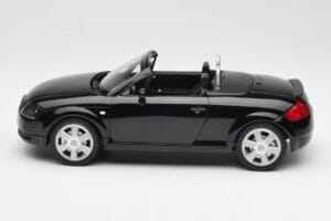 Audi TT 8N Roadster Black Metallic Minichamps 1:18 155017030 Métal Moulé — image 3 sur 6