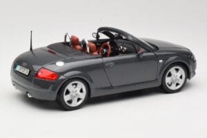Audi TT 8N Roadster Gris Maisto 1:18 50346 Métal Moulé — image 3 sur 8